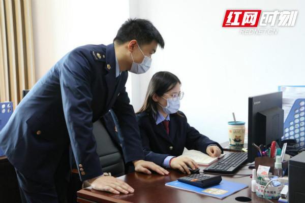 税收一线看发展：“朝阳税务小哥”助力税收优惠政策落实落细
