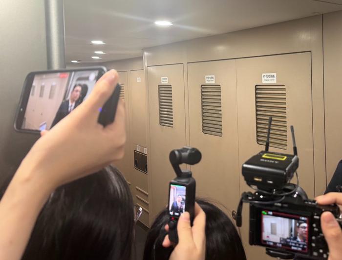 宠物上高铁:社会文明的一面镜子