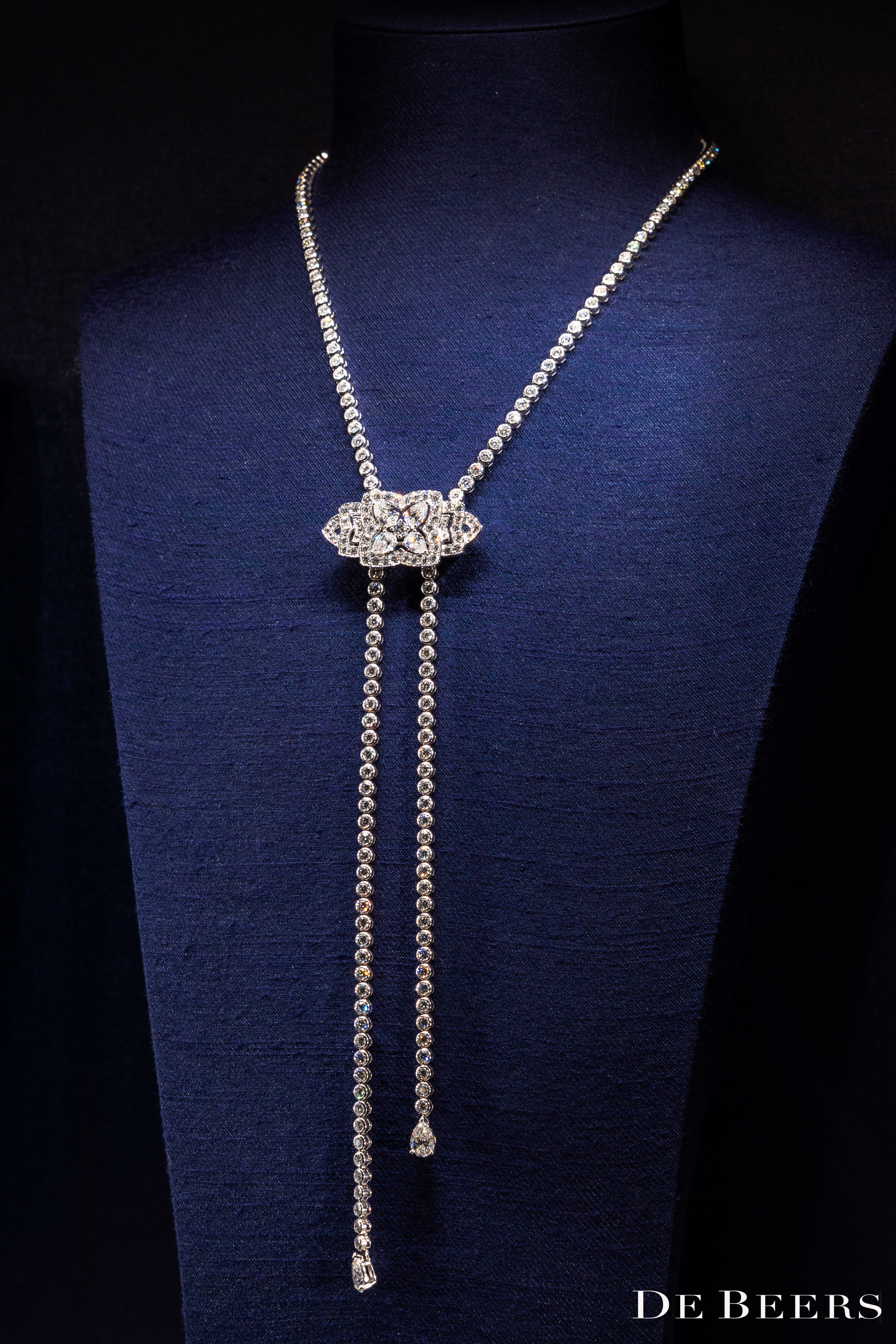 De Beers戴比尔斯焕新升级上海恒隆广场精品店