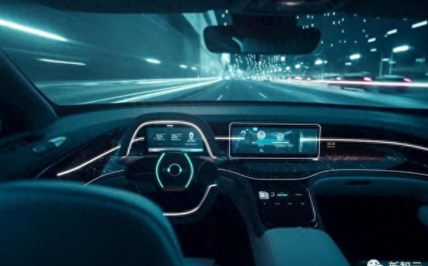 车企卷的智能驾驶 帮了老人大忙