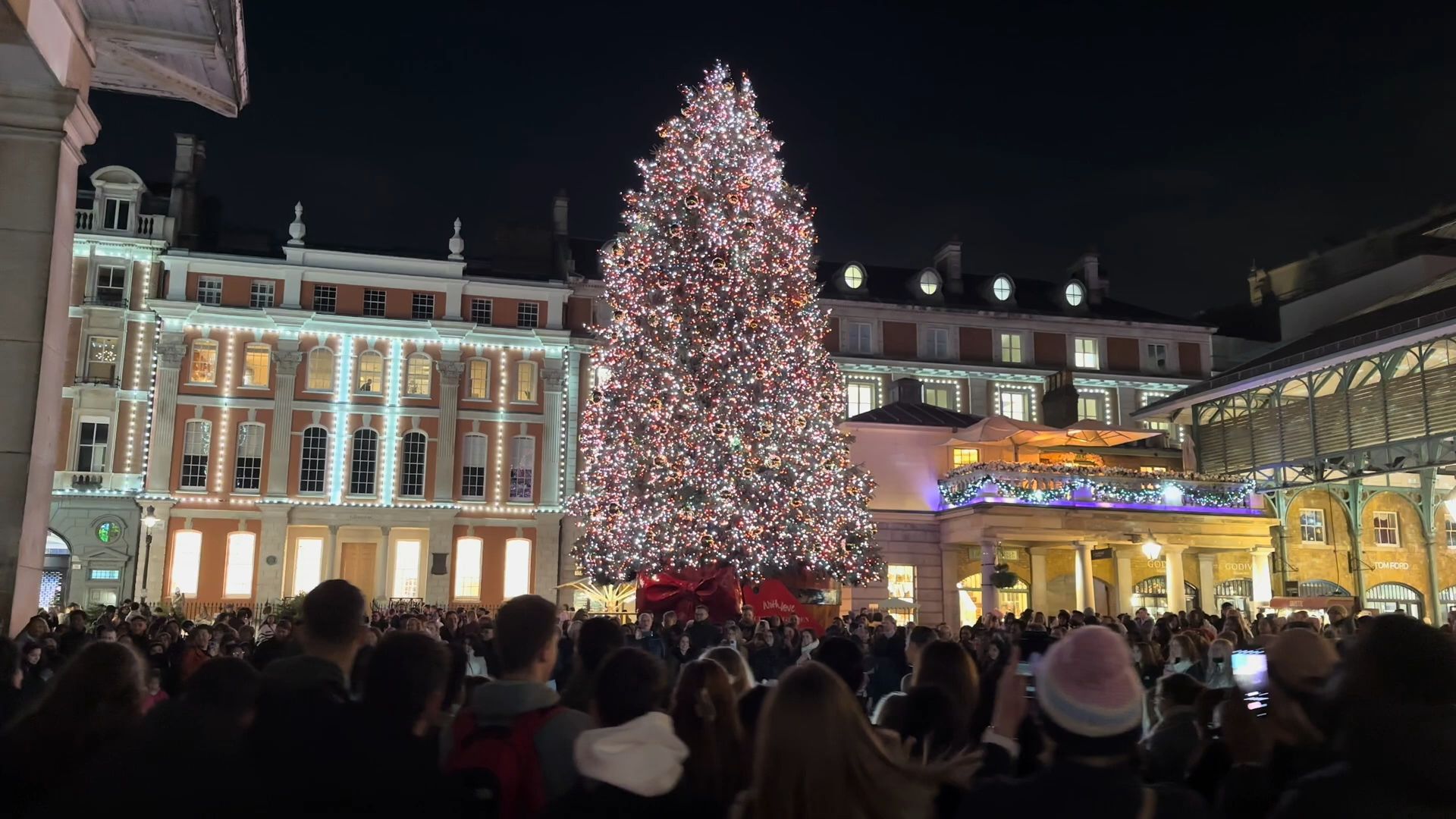 UR英国新店落地伦敦科文特花园:中国时尚叩响欧洲时尚心脏