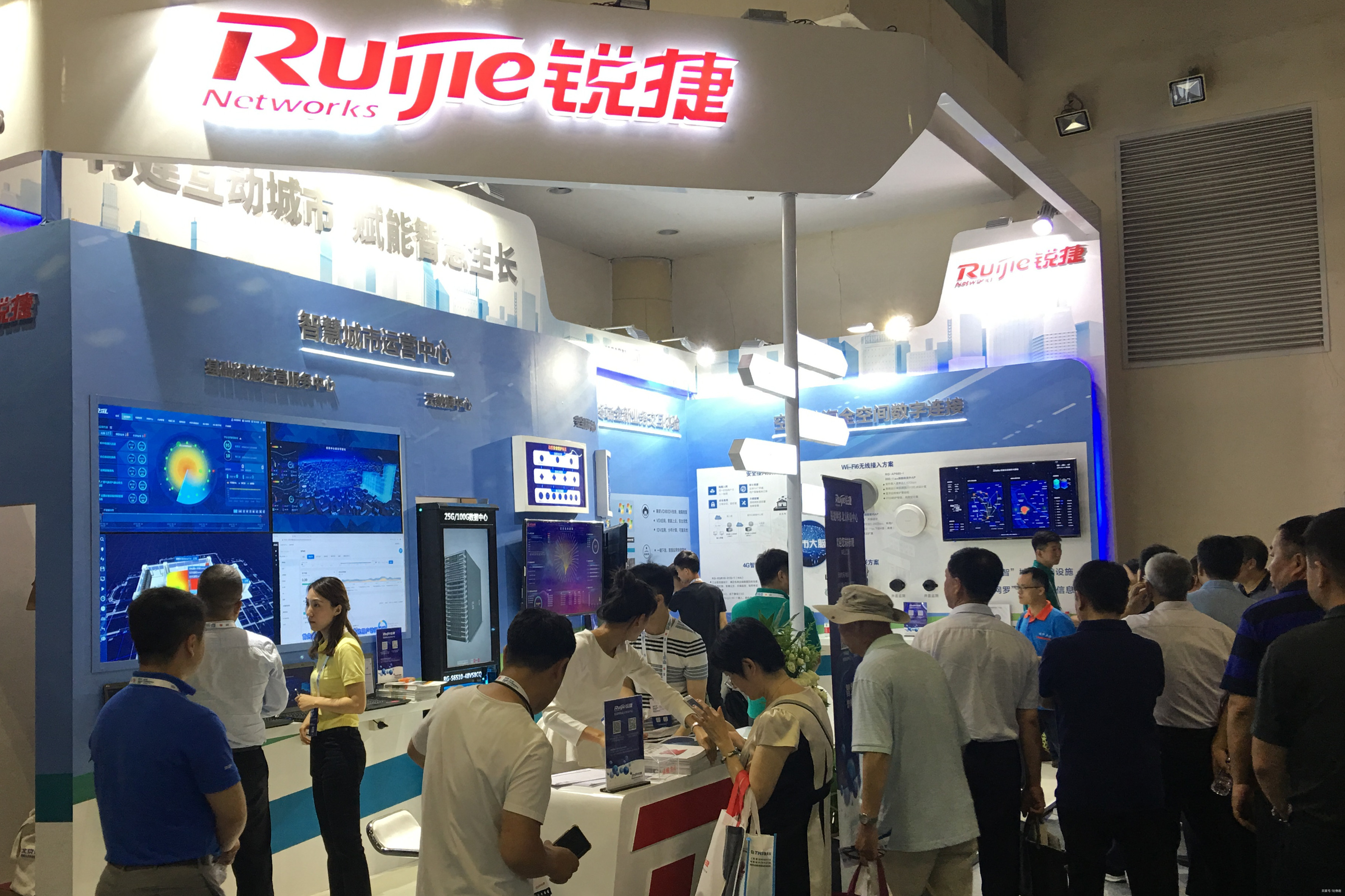 捷强装备：我司具有出口的资质，目前公司积极拓展海外业务，发掘新的利润增长点