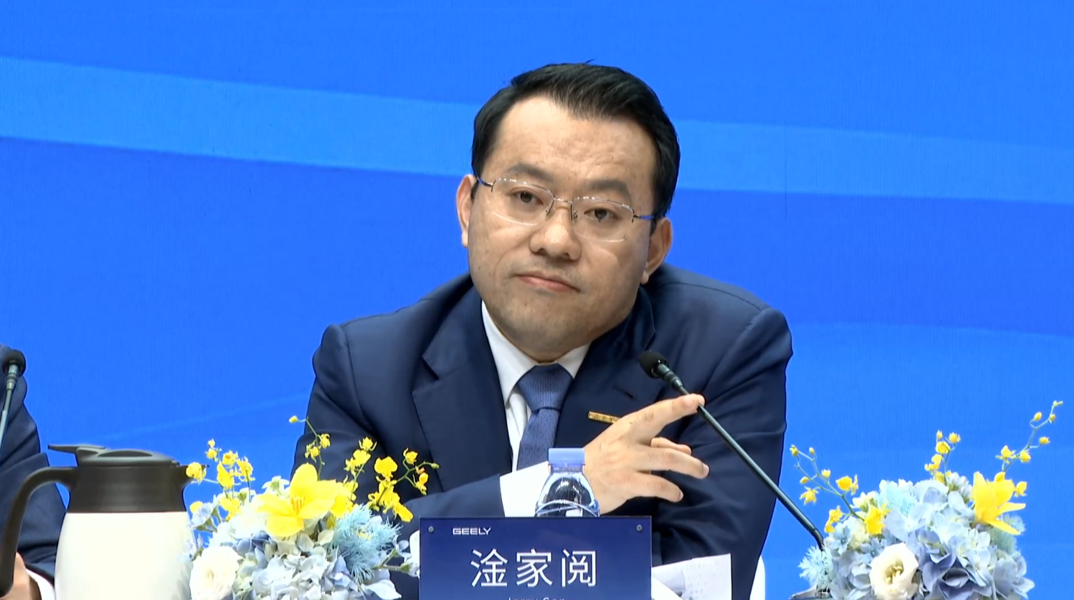 推进吉利与极氪合并，吉利控股集团调整管理层：李东辉任副董事长、安聪慧任CEO