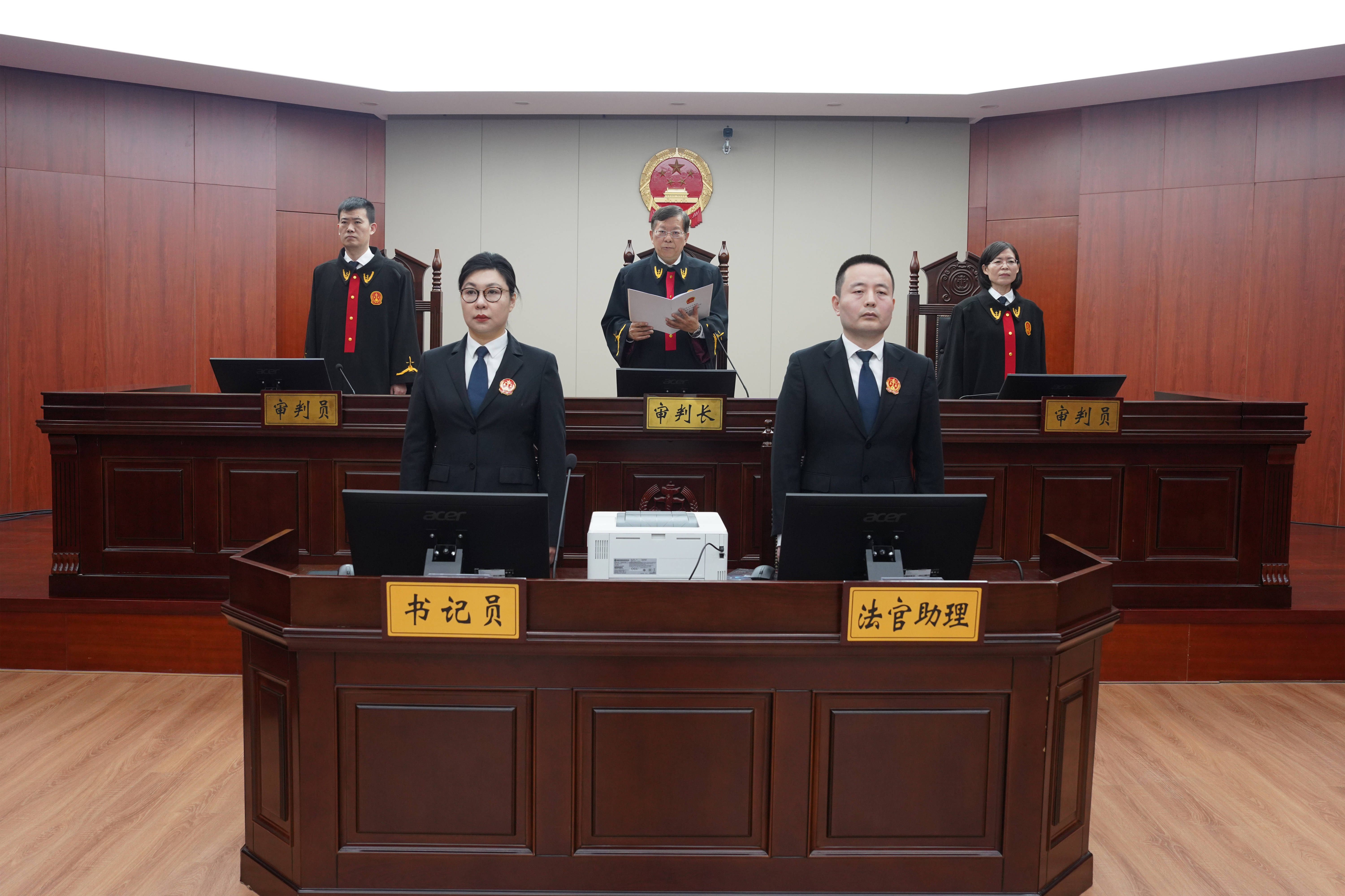 受贿数额特别巨大、滥用职权 国家烟草专卖局原局长凌成兴一审被判十六年
