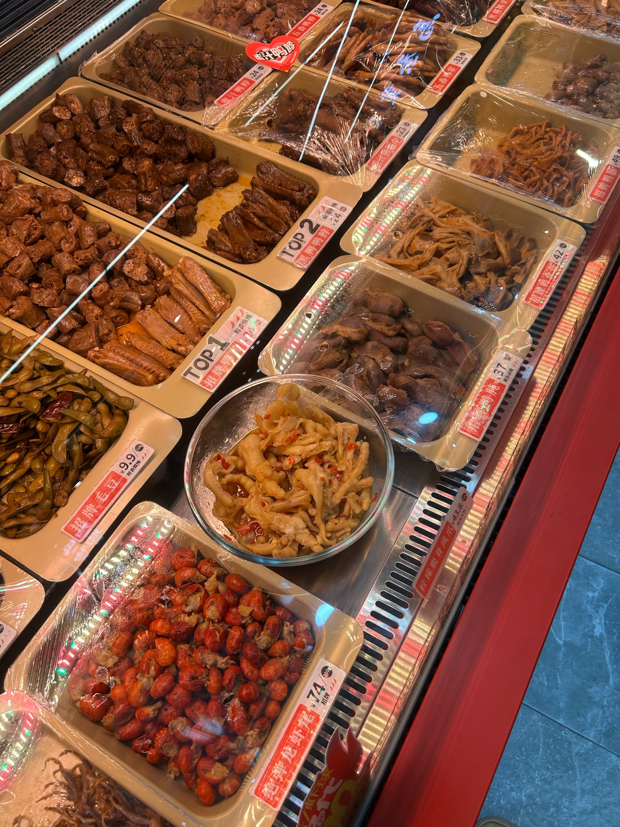 绝味食品：食安隐忧，营收上市后首降，“鸭脖大王”面临治理挑战