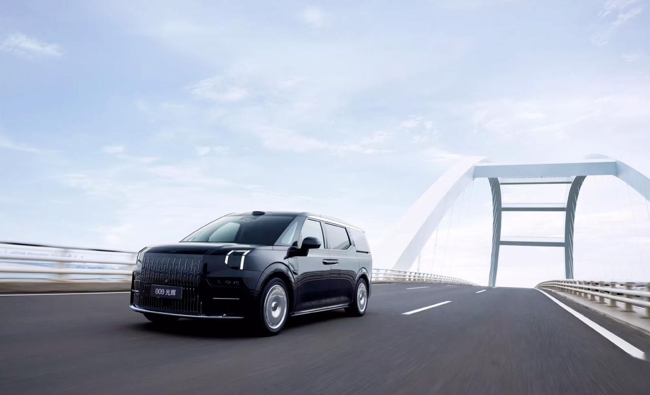 仅用时44个月，极氪第50万台车型009光辉下线