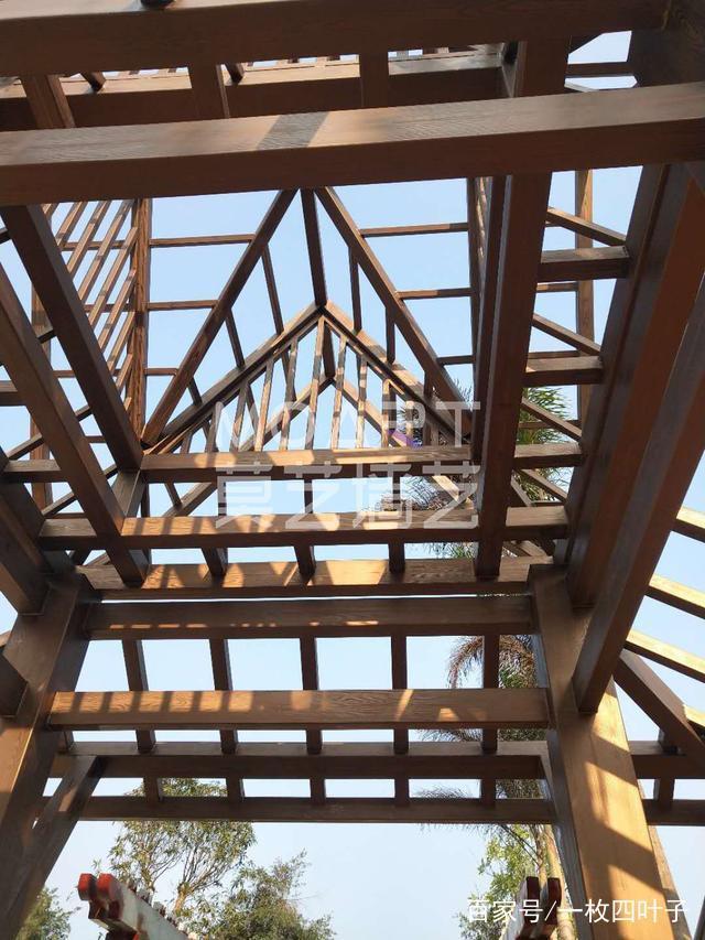 亚厦股份获得发明专利授权：“一种可调节弧形墙面基层结构及其安装方法”