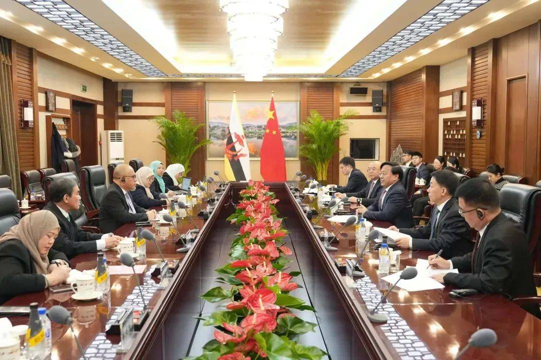 韩俊会见匈牙利农业部部长纳吉・伊什特万