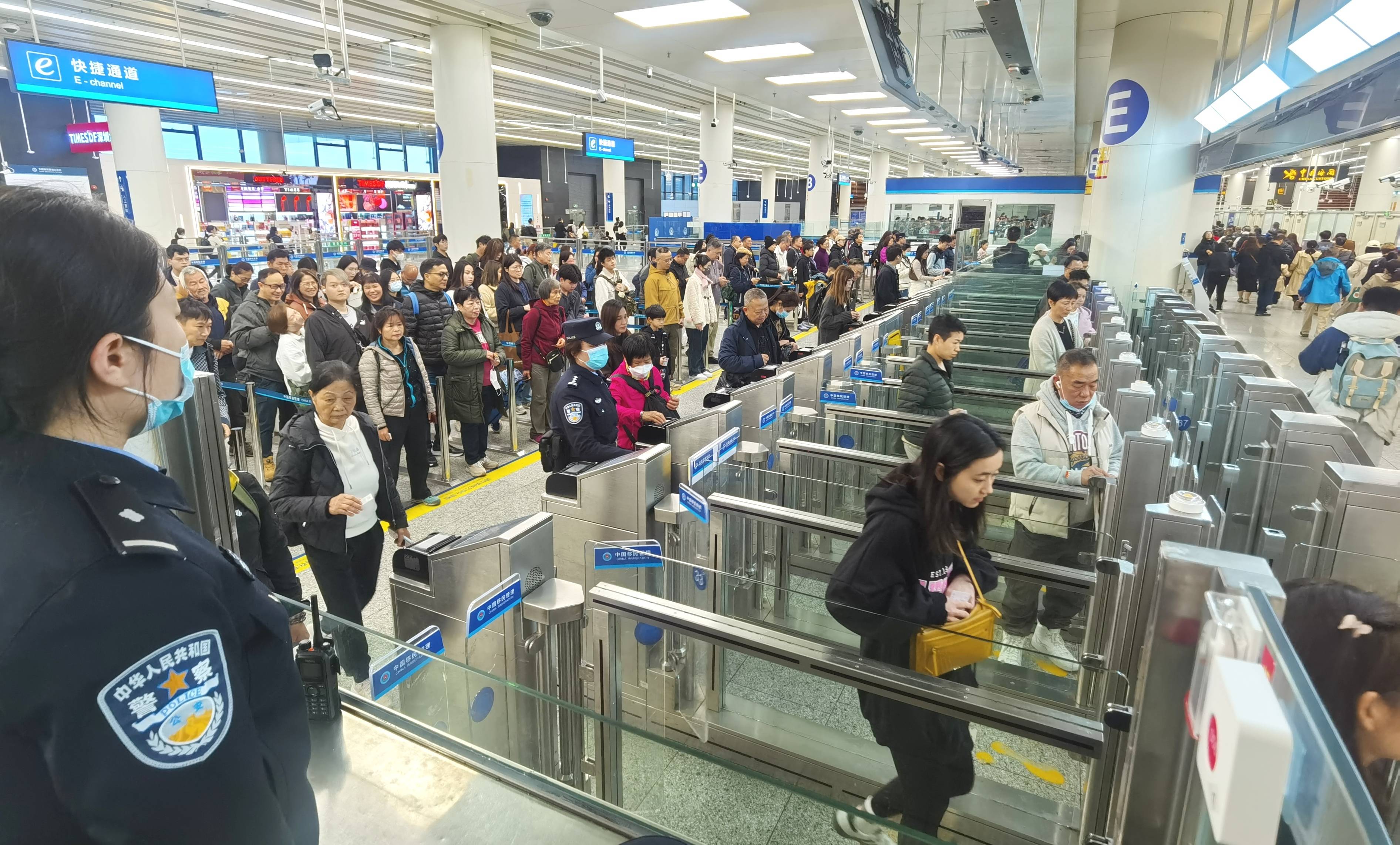 今年深圳机场口岸出入境人员已超300万人次