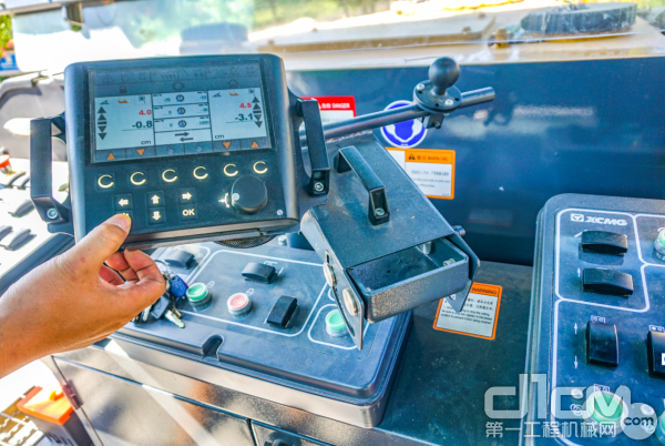 柳 工获得外观设计专利授权：“铣刨机”