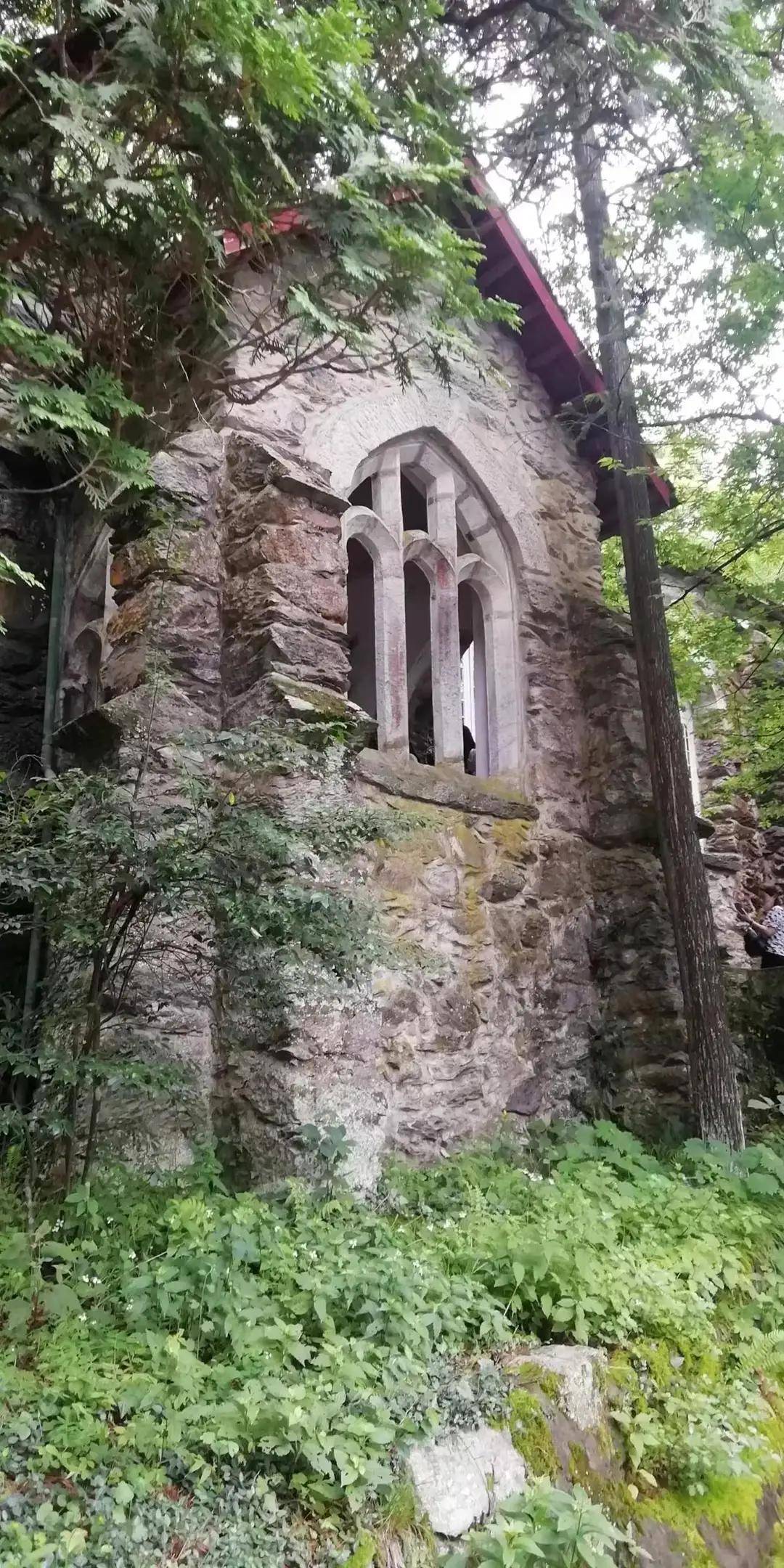 一个人与一部书――《庐山百年别墅》的出版及其价值