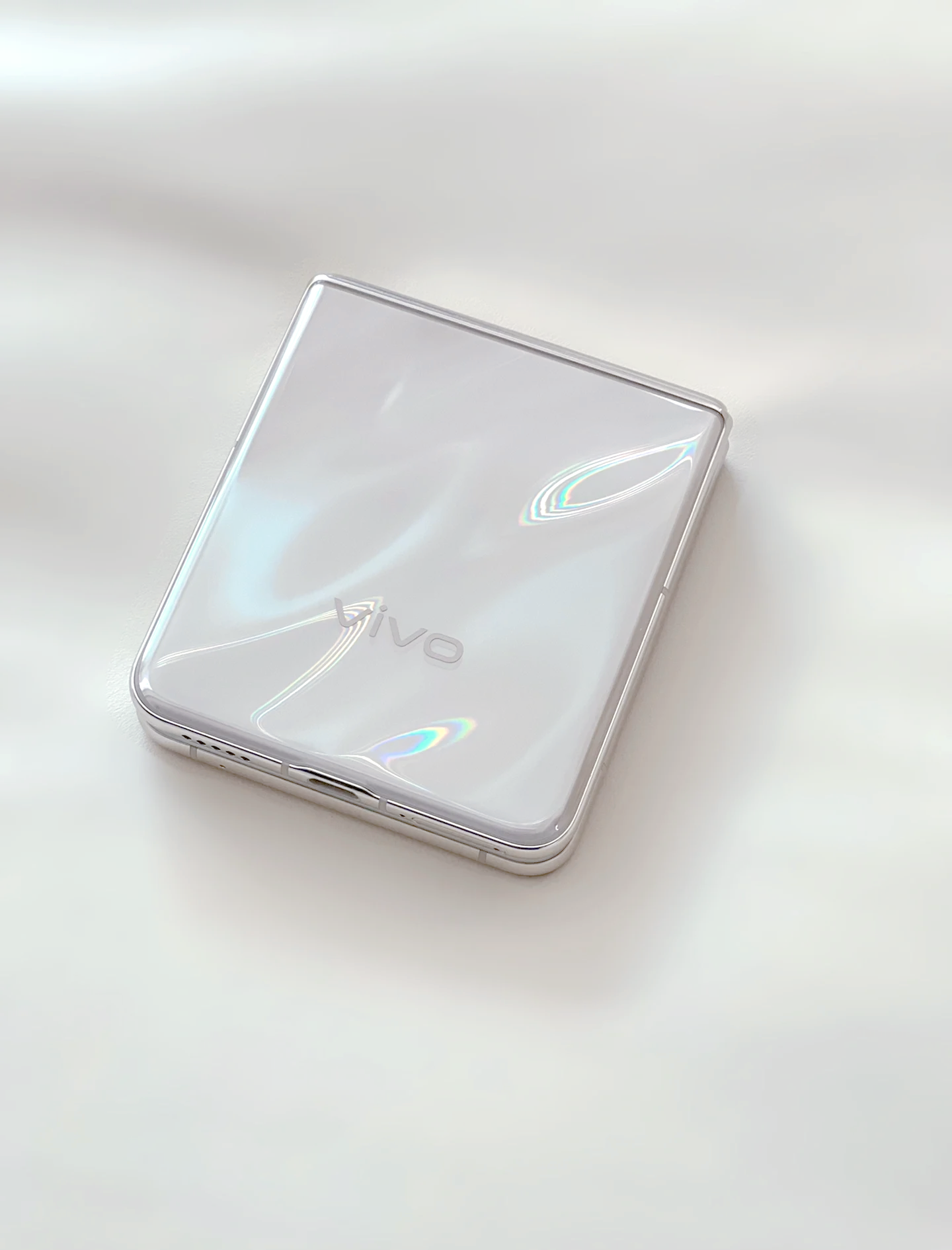 vivo正在提高折叠屏手机“屏效”