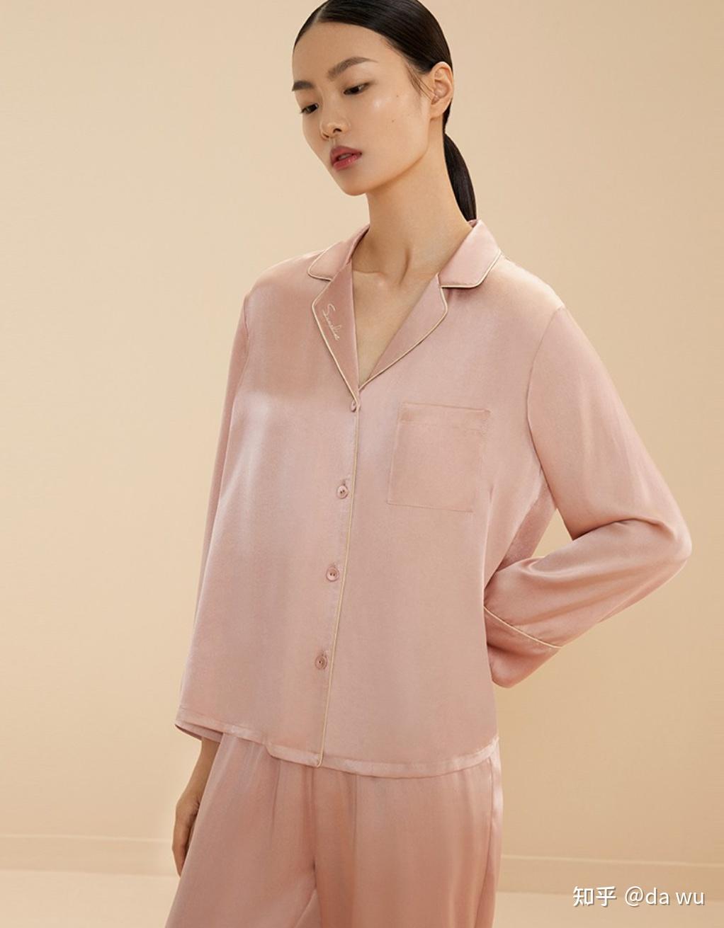 嘉欣丝绸：公司的内销品牌金三塔以线上电商销售为主