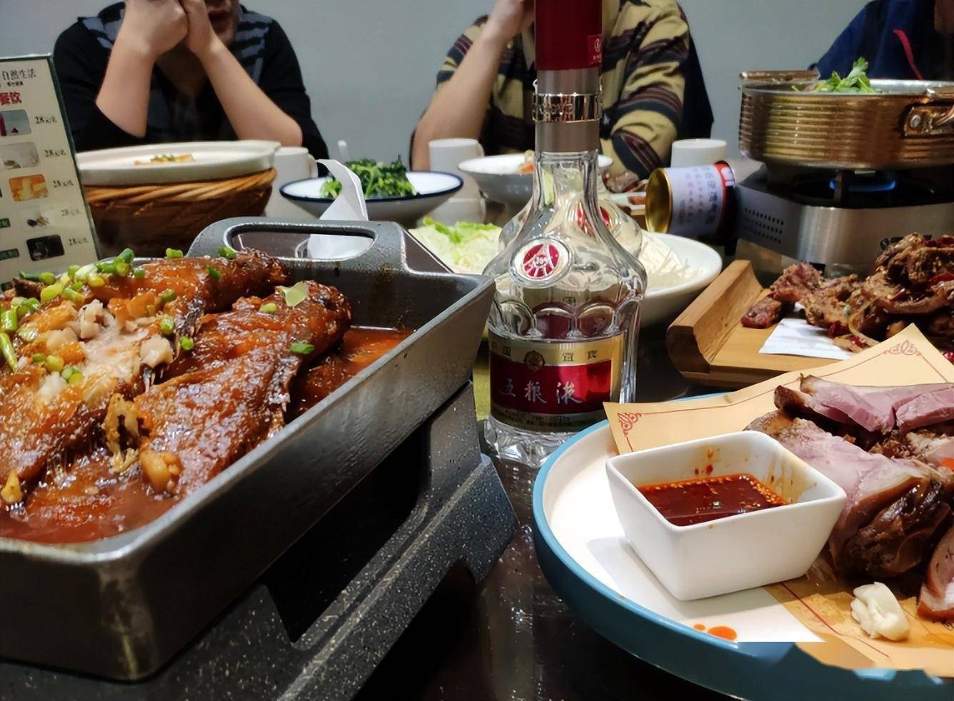 剑南春之困：高端上不去，低端又失守