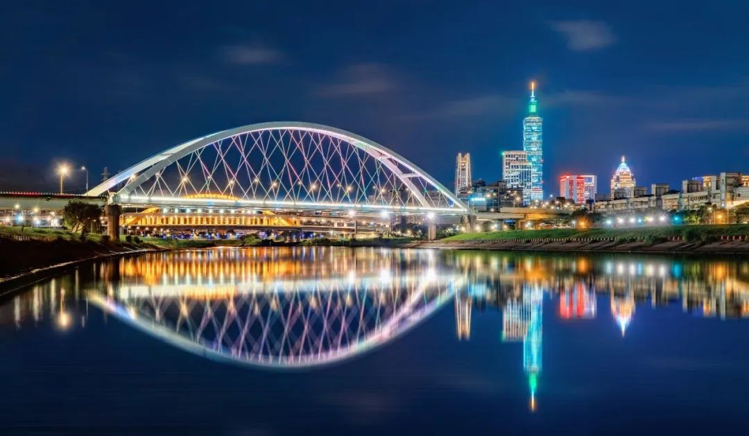 台海观澜｜ “台独十讲”半途叫停，以武拒统声势唬人