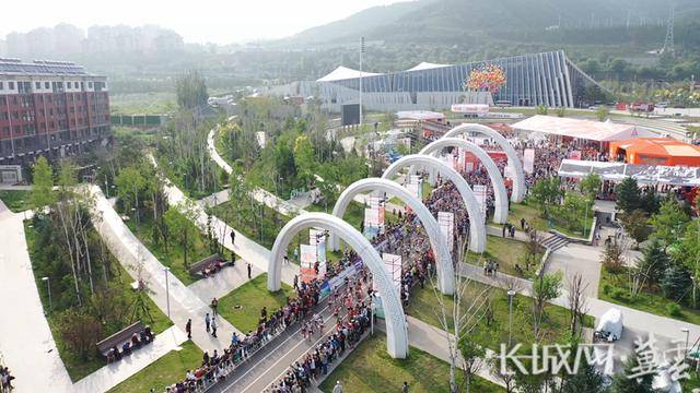 万名中外跑者竞逐崇礼！2025崇礼168超级越野赛鸣枪开跑