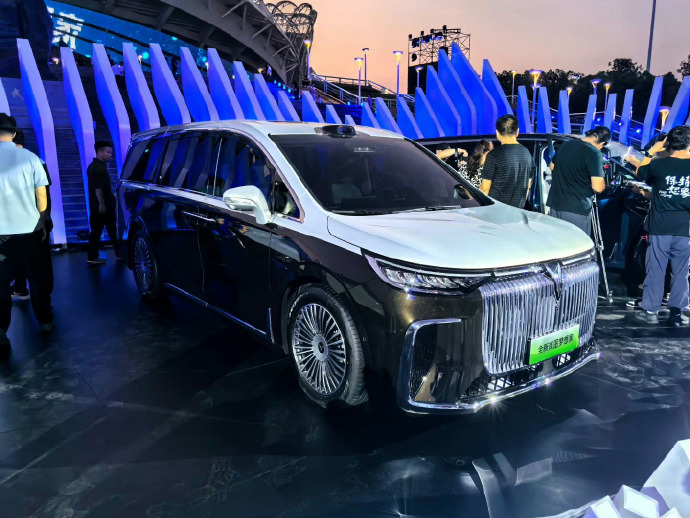 岚图五年梦想共创，“听劝”央企向新进化