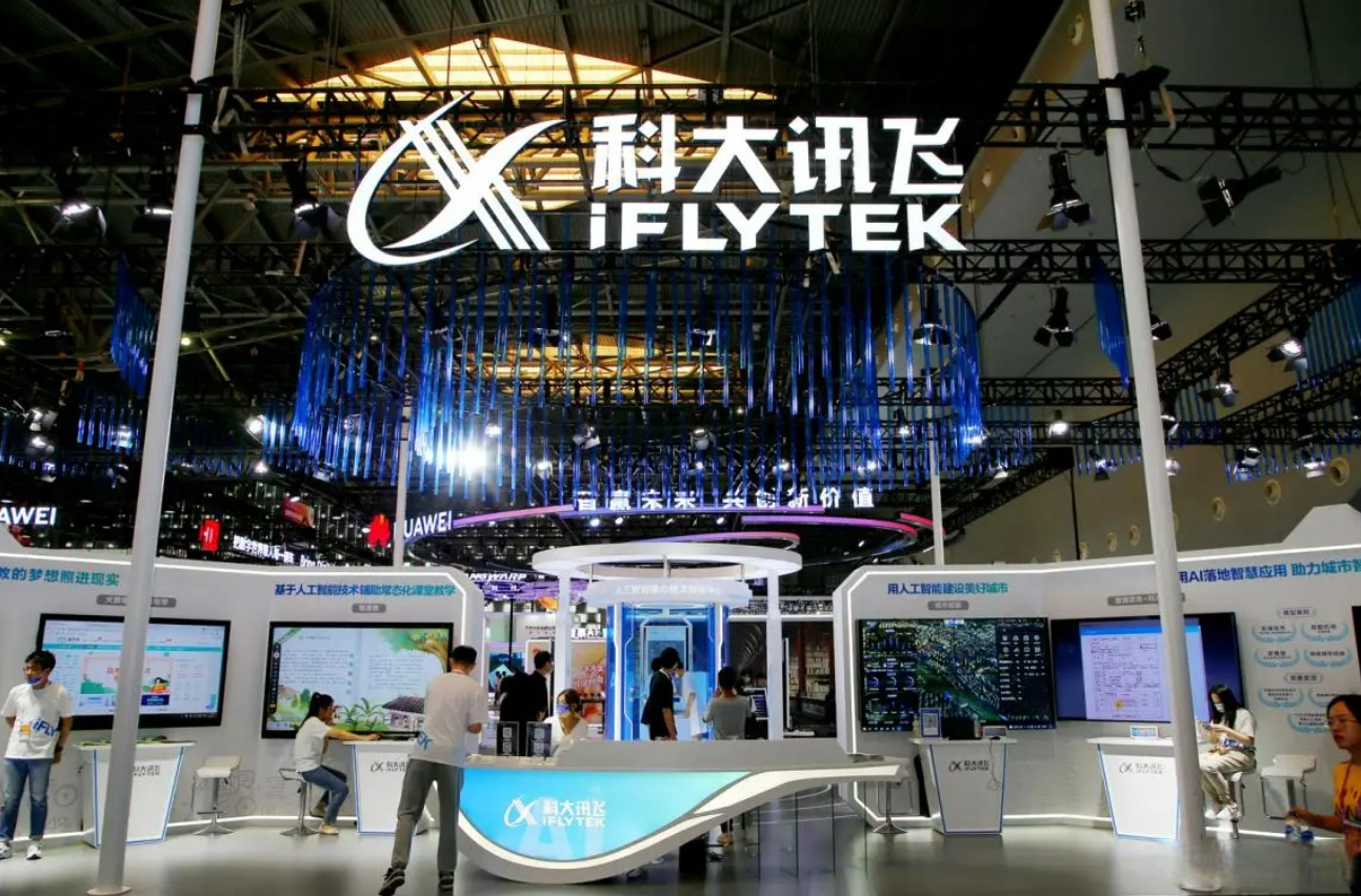 搭载本地大模型 科大讯飞X5办公本可离线AI办公