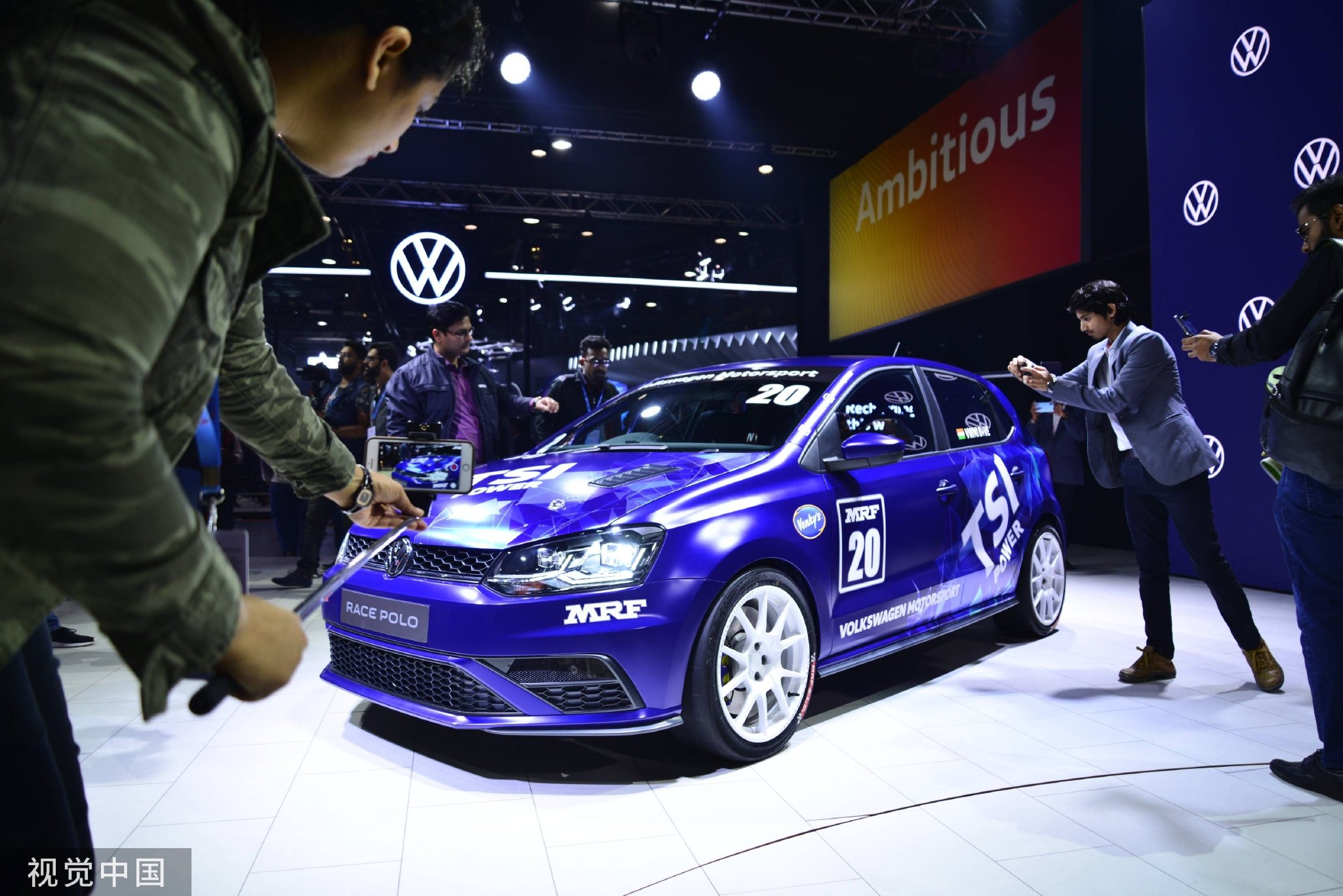 大众汽车因美国关税大幅下调全年利润指引