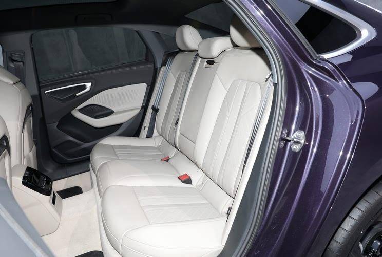 华为乾��智驾扩张至豪华燃油车，上汽奥迪A5L Sportback登场