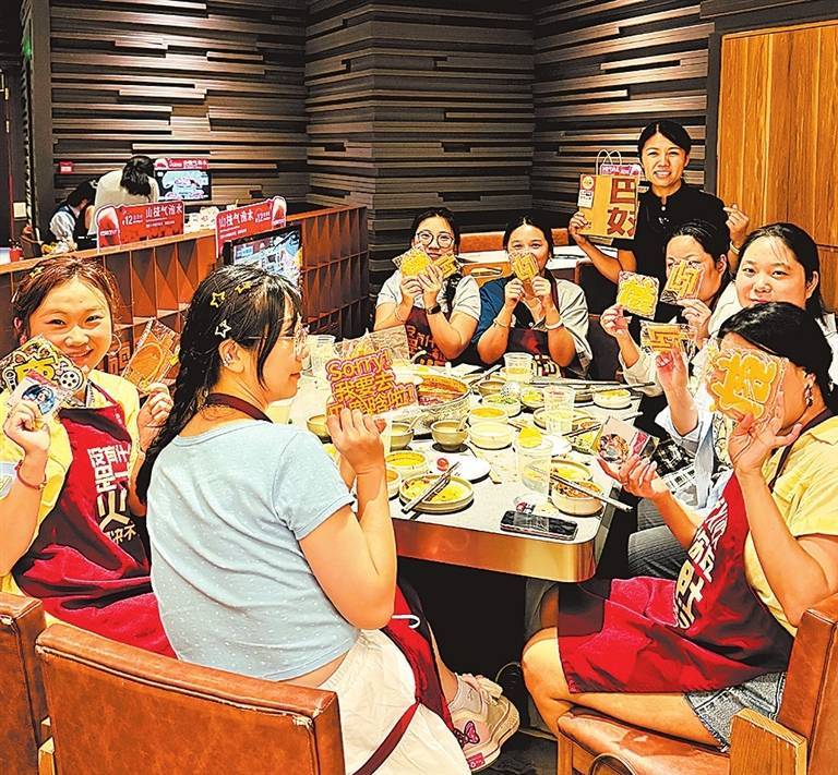 巴奴IPO前夜危机四伏：小红书、微博等“翻车现场”成连环雷