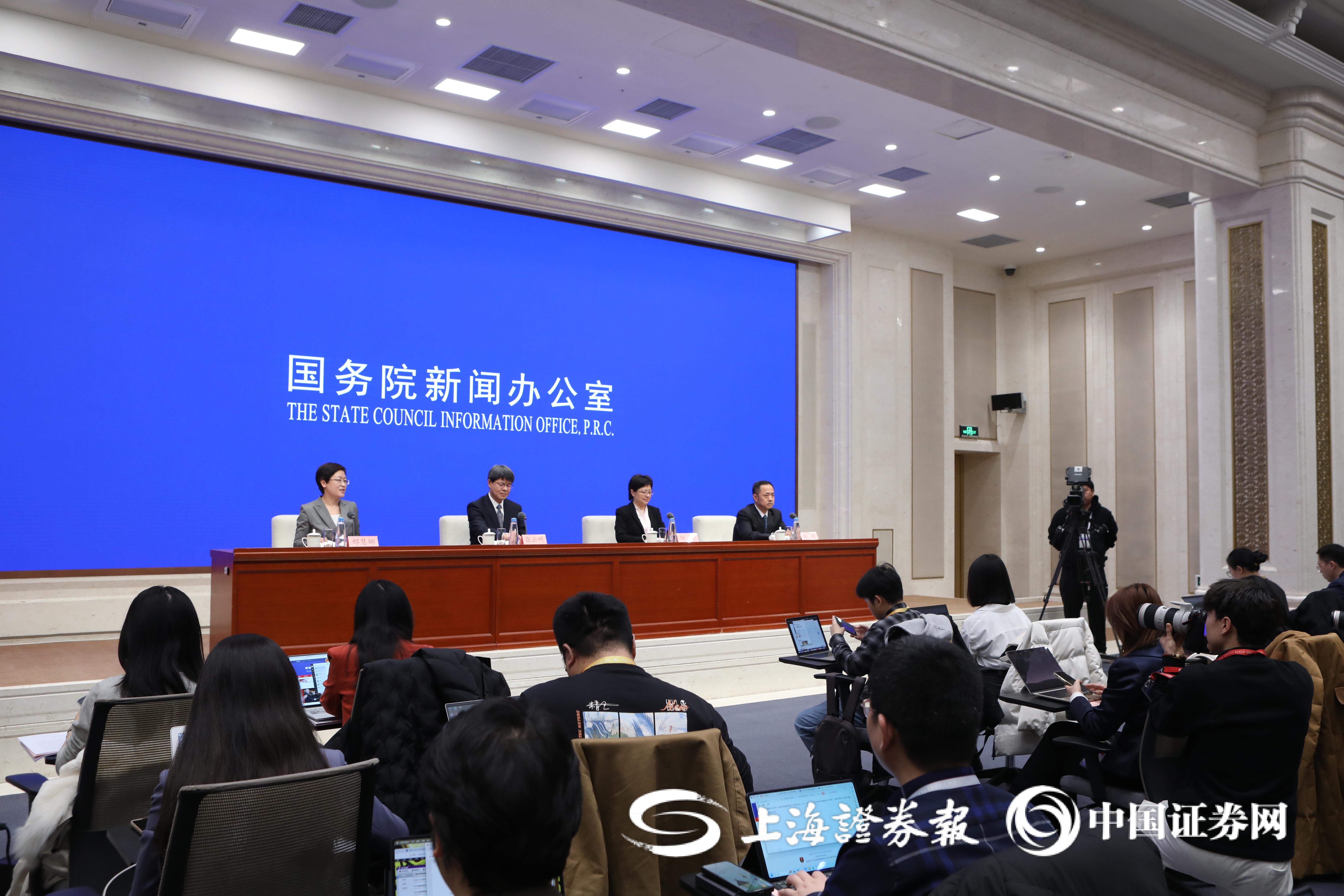 今日看点｜国新办举行新闻发布会，介绍个人消费贷款贴息政策和服务业经营主体贷款贴息政策有关情况