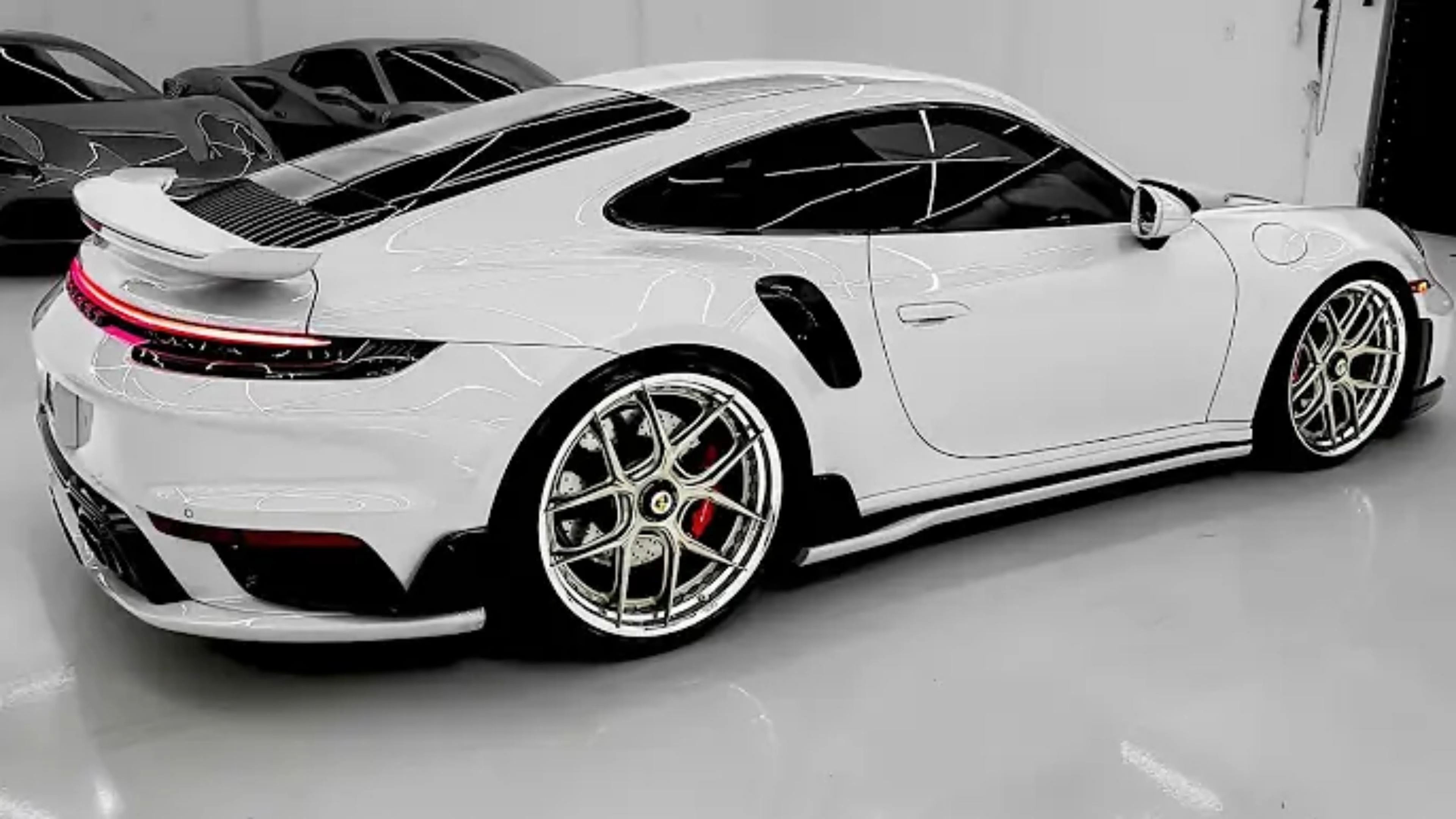 保时捷下调2025年经调整税后利润预期为16亿至36亿欧元