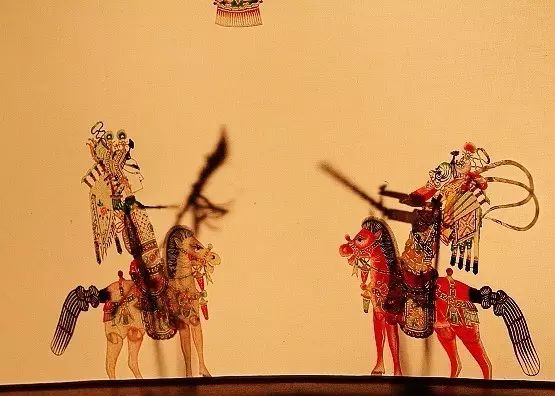 《戏台》：不疯魔，活人的活法