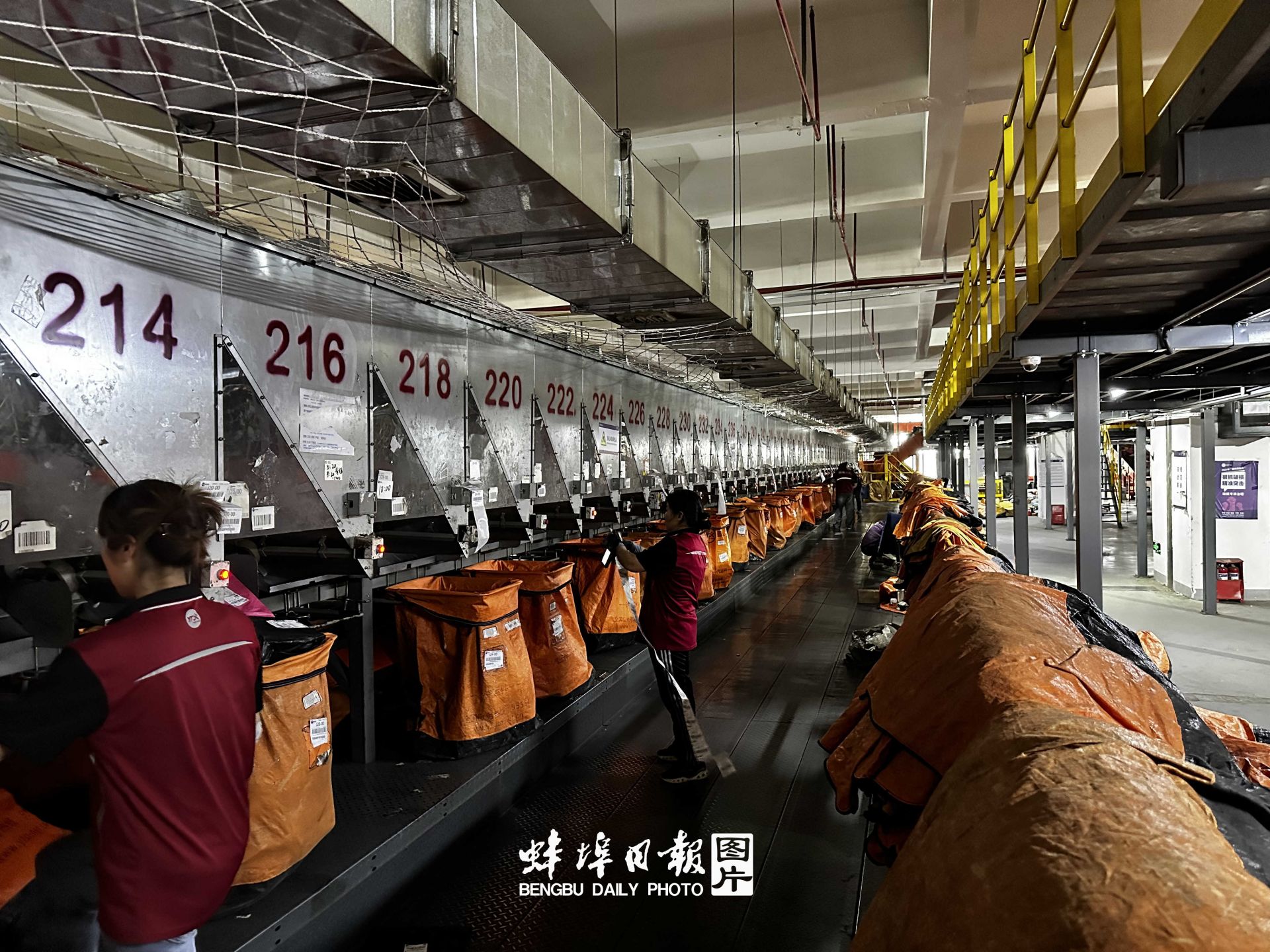 前7个月我国快递业务量完成1120.5亿件 同比增长18.7%