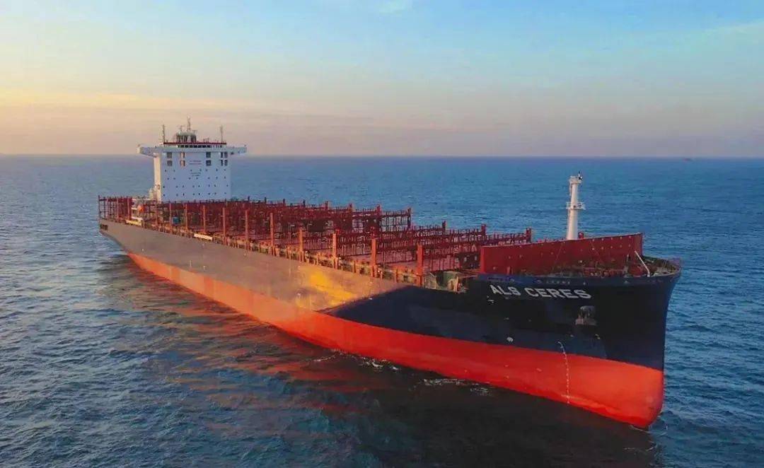 华光源海1080TEU燃油动力集装箱海船顺利吉水