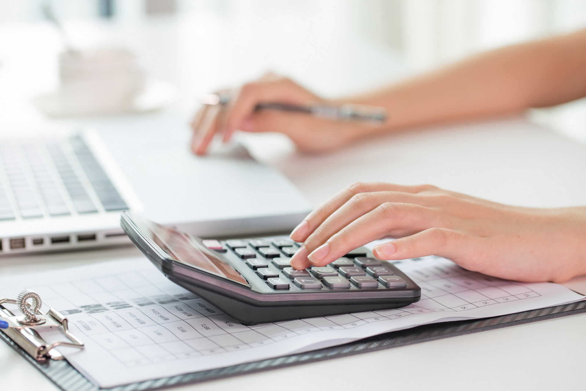 中百集团（000759）2025年中报简析：净利润同比下降79.5%