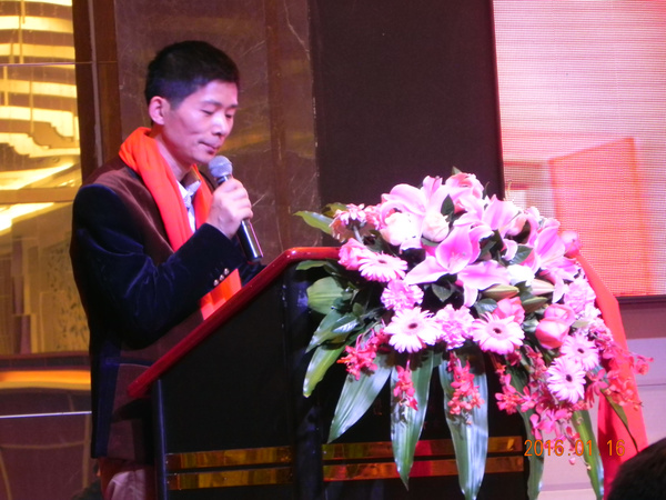 ST摩卡：股东胡杨林减持公司53万股，持股比例由50%减至45%