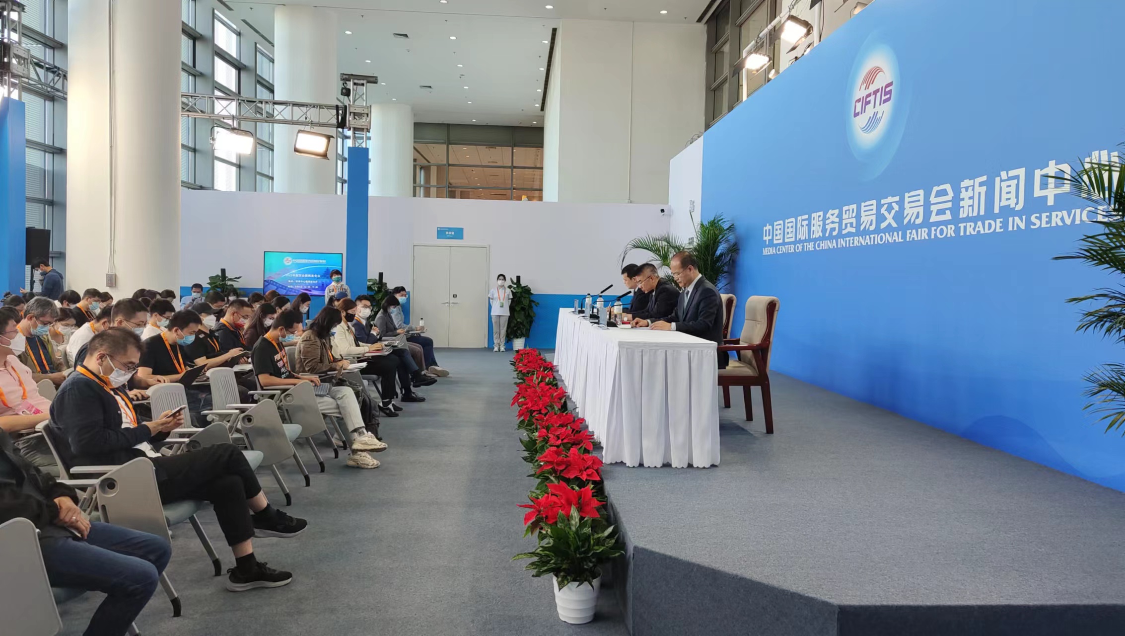 今日看点｜国新办将举行介绍中国服务贸易发展和2025年服贸会筹备工作进展情况新闻发布会