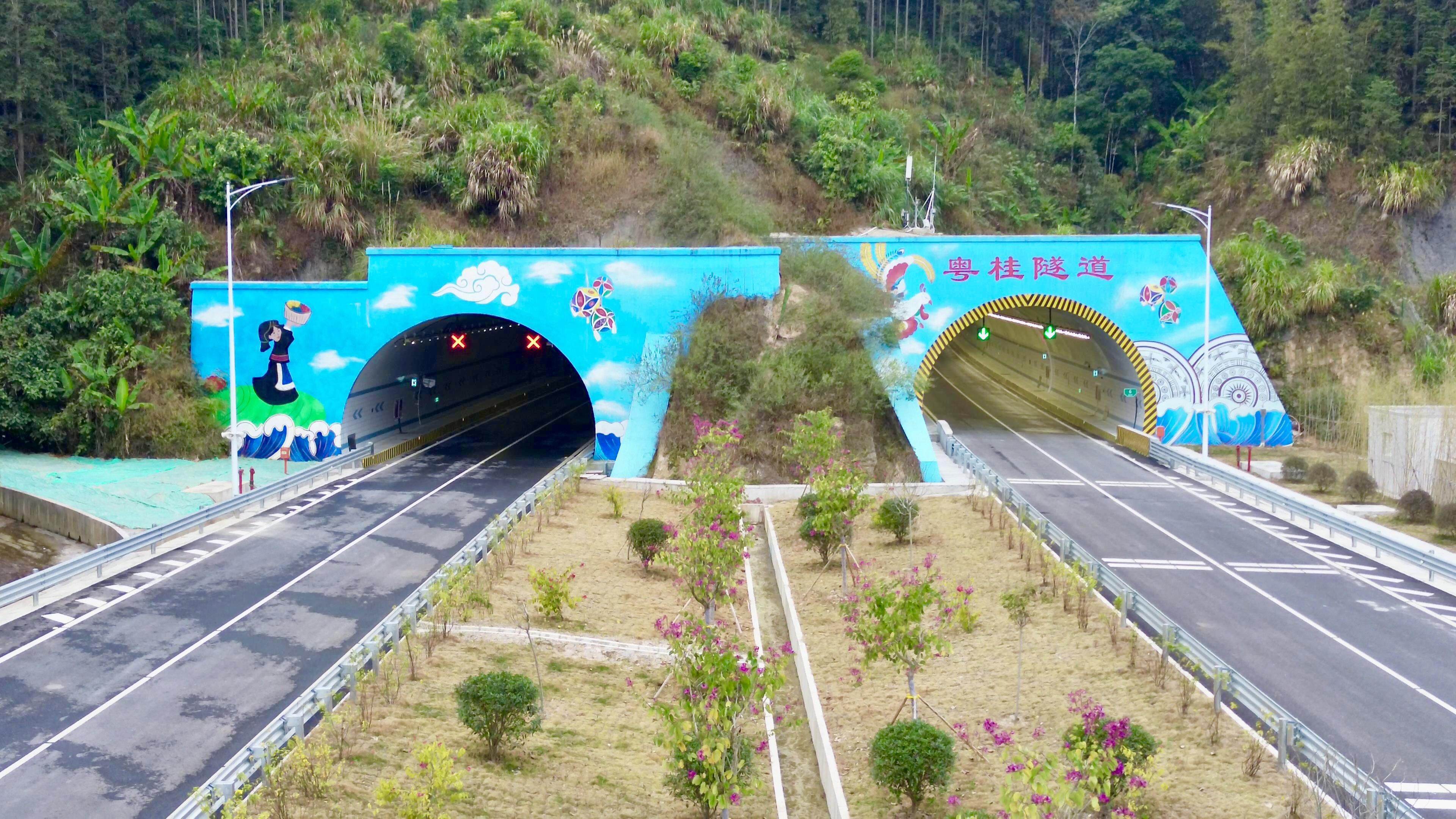 赣粤高速获得发明专利授权:“一种基于SUMO的高速公路改扩建仿真场景构建及其疏散救援决策方法及系统”