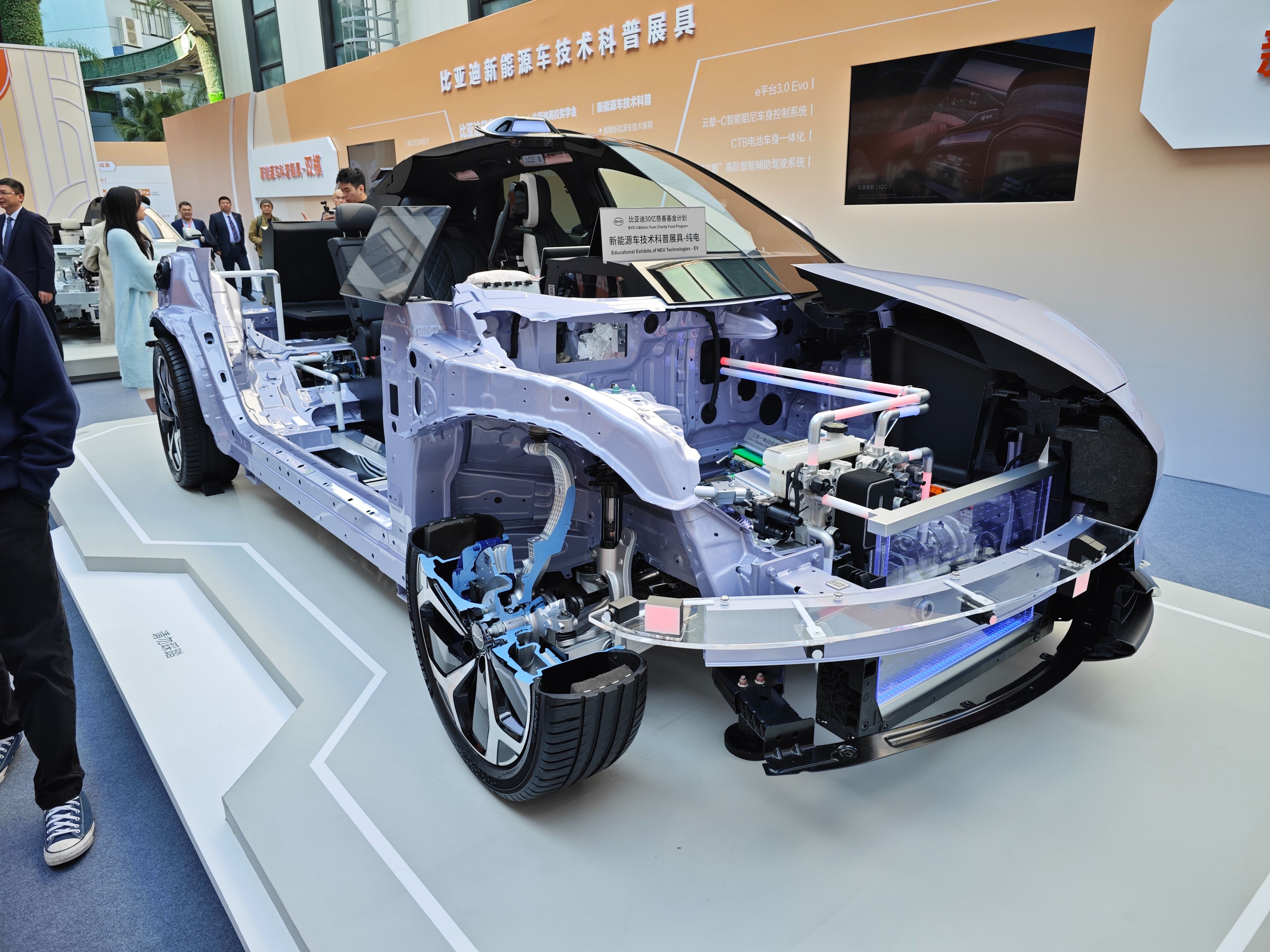 比亚迪获得外观设计专利授权：“汽车内饰”