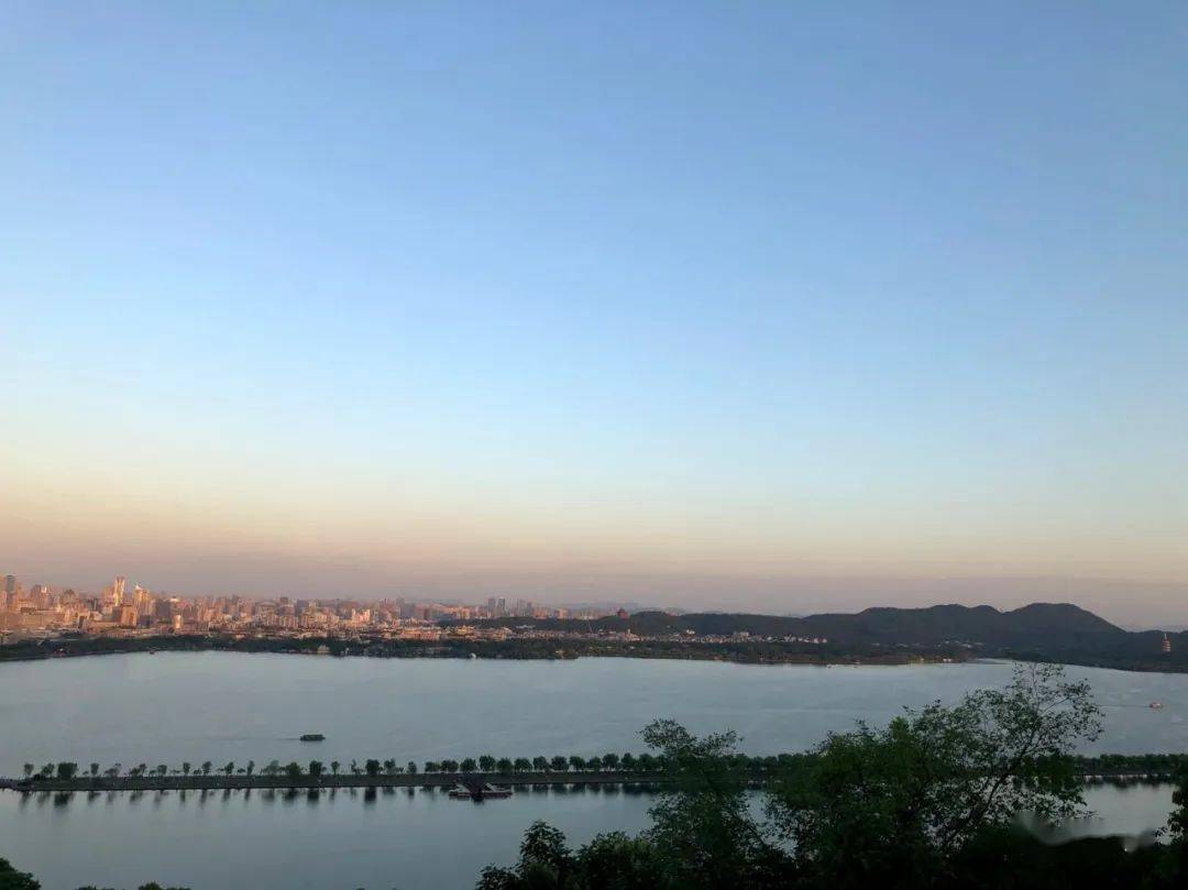 浪涌钱唐，湖起东南：一部西湖写就的杭州史