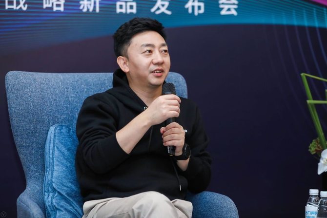 对话出门问问李志飞：人类需要一个AI“影子”