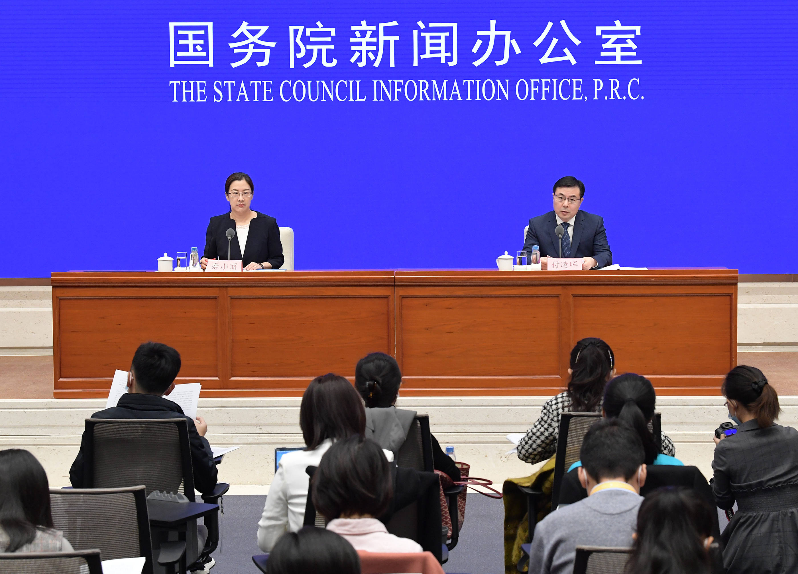 今日看点｜国新办将举行新闻发布会，介绍2025年8月份国民经济运行情况