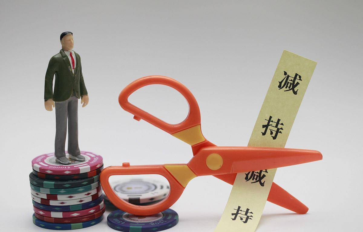 云南文化：股东深创投及一致行动人红土创投共同与云南杨丽萍企管签订股份转让协议
