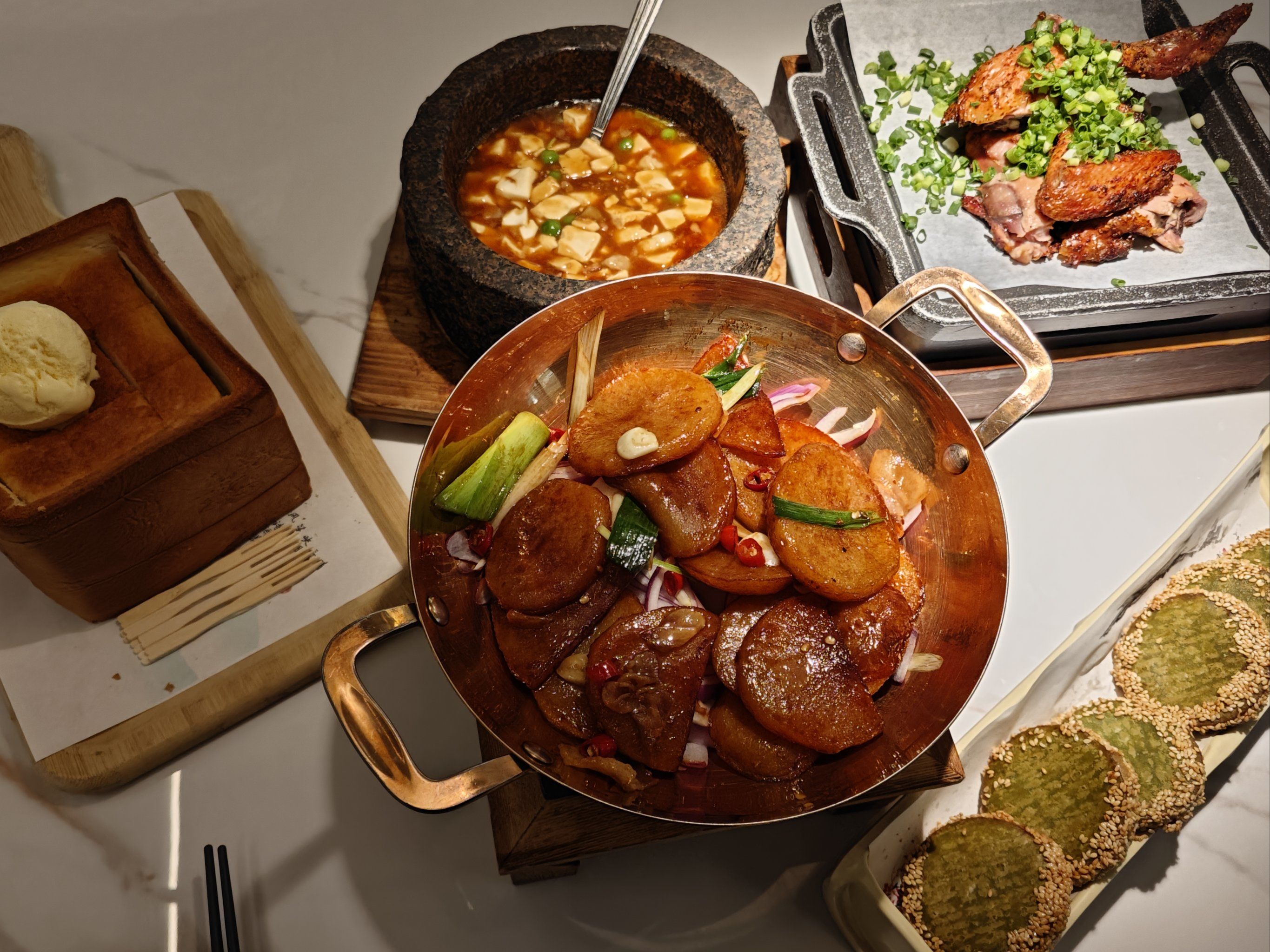 绿茶餐厅“现做”宣传遭质疑：广告语撤下，预制菜争议再起