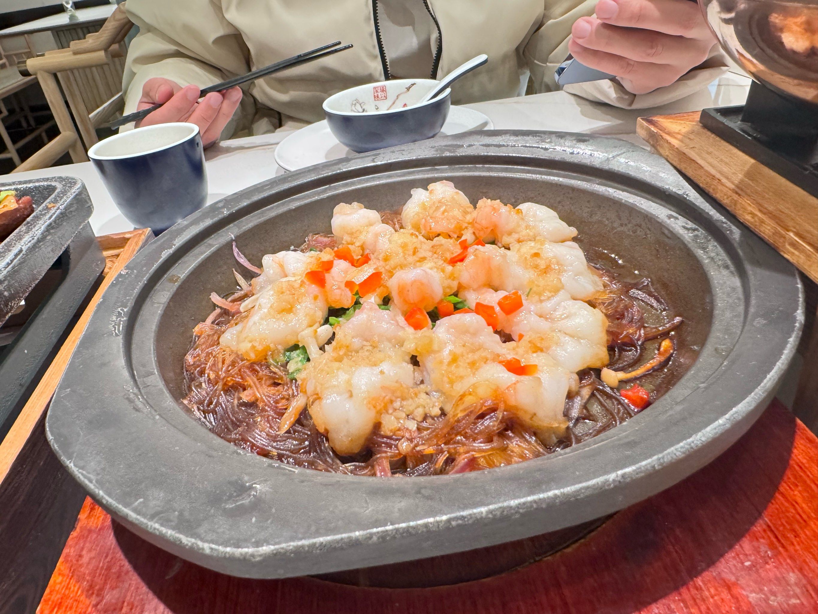 绿茶餐厅“现做”宣传遭质疑：广告语撤下，预制菜争议再起