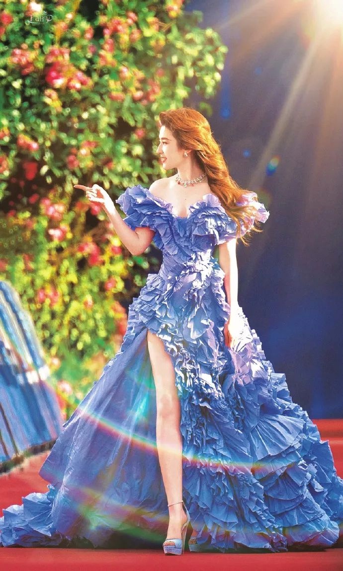 “K金之王”潮宏基冲刺港股：被宝格丽、历峰控告侵权，时尚女包销售持续下滑