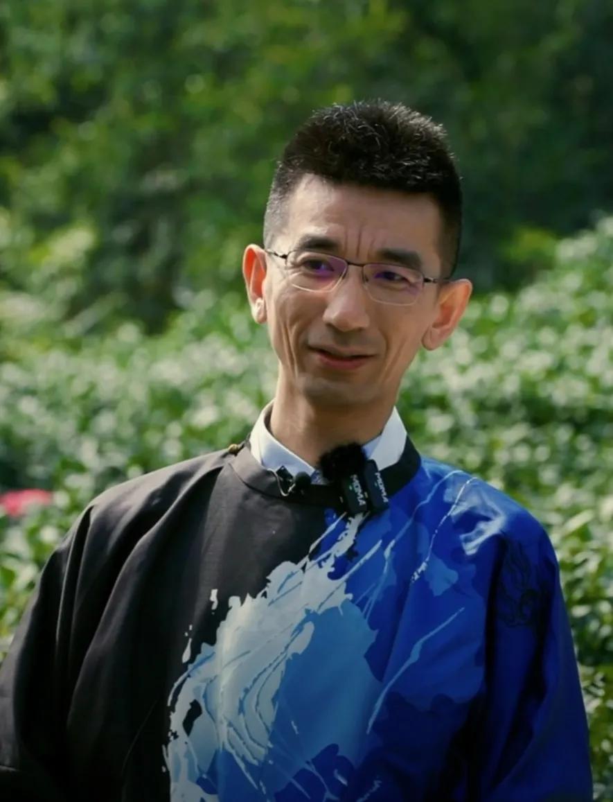 华润置地：郭世清辞任执行董事等职务