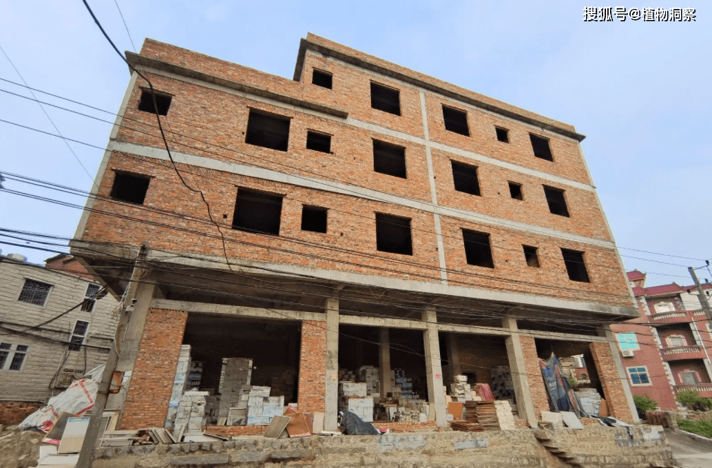 大连一宅基地翻建缘何成违建，六年诉讼未了