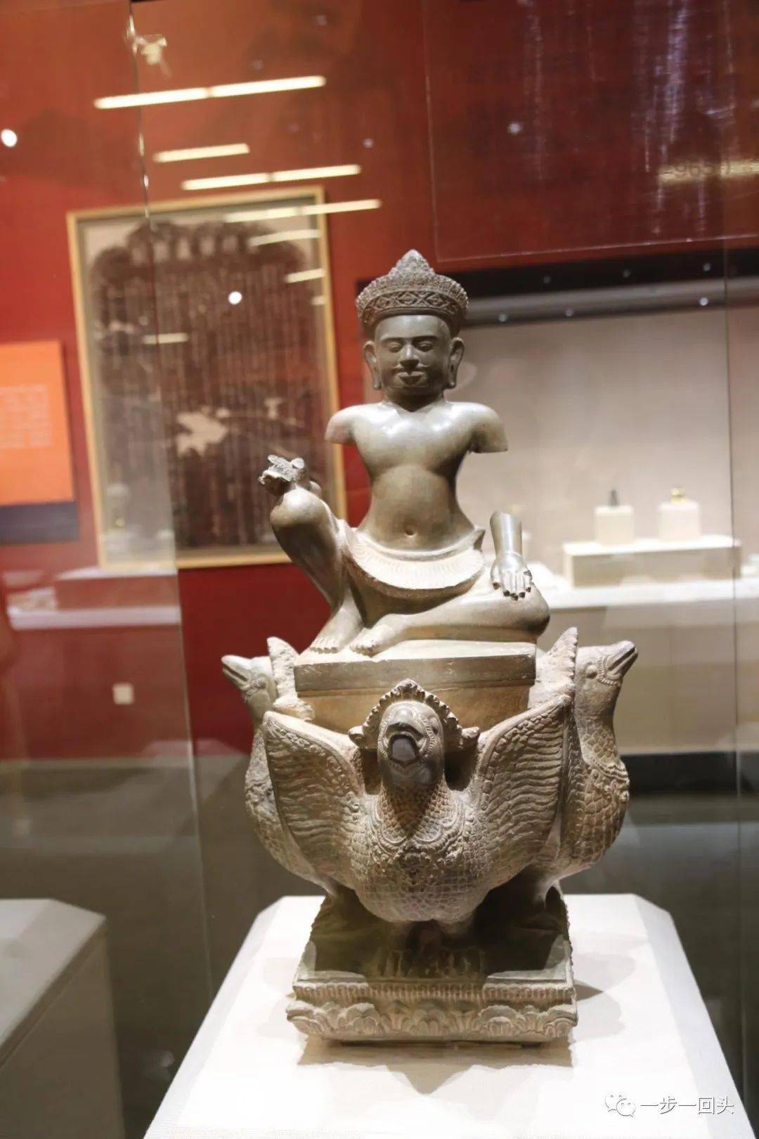 成都博物馆11月将举办亚欧非黄金服饰展