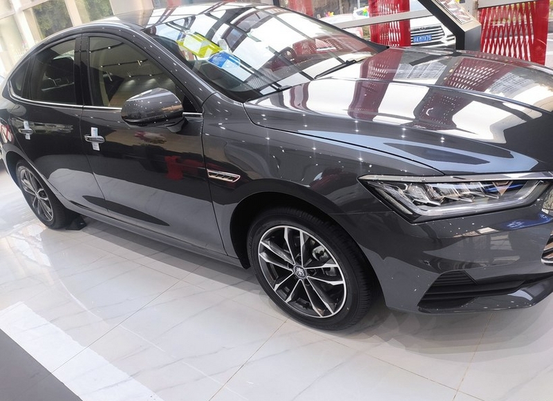 比亚迪公布国际专利申请：“气道结构、发动机和车辆”