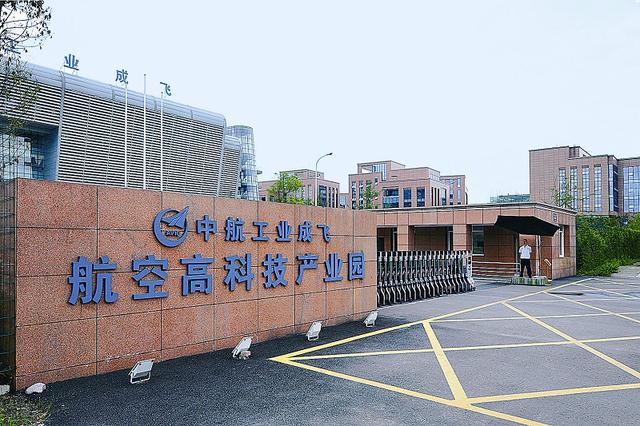 成飞集成：截至10月20日股东人数为121147