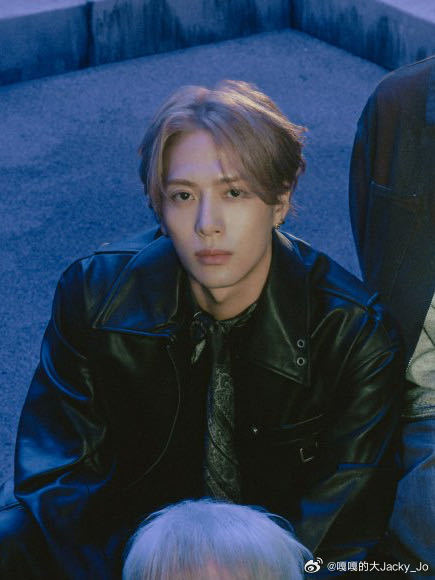 韩束签王嘉尔撑场面，国货品牌陷 “全球代言人” 幻觉