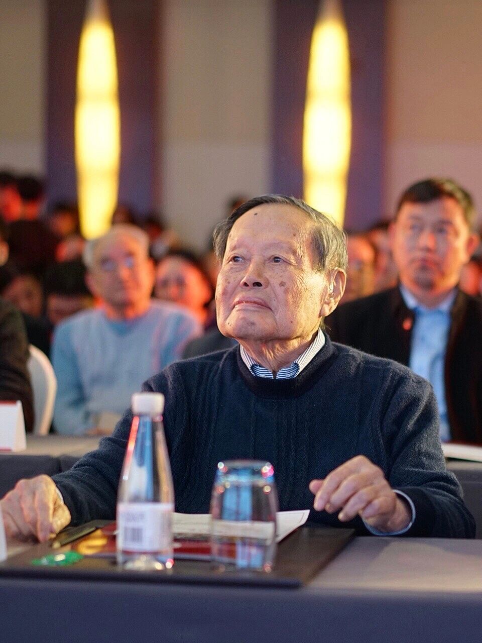 在清华园，送别杨振宁