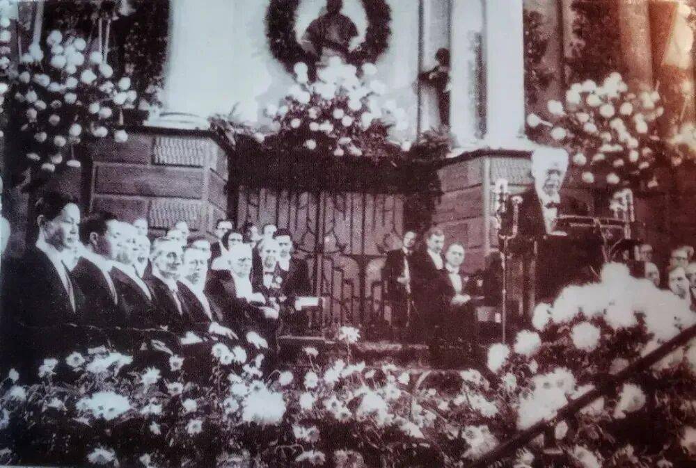 充实而有光辉的一生――敬悼杨振宁先生